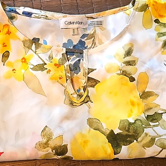 Calvin Klein Floral Roll Tab Short Sleeve Blouse - Picture 3 of 7
